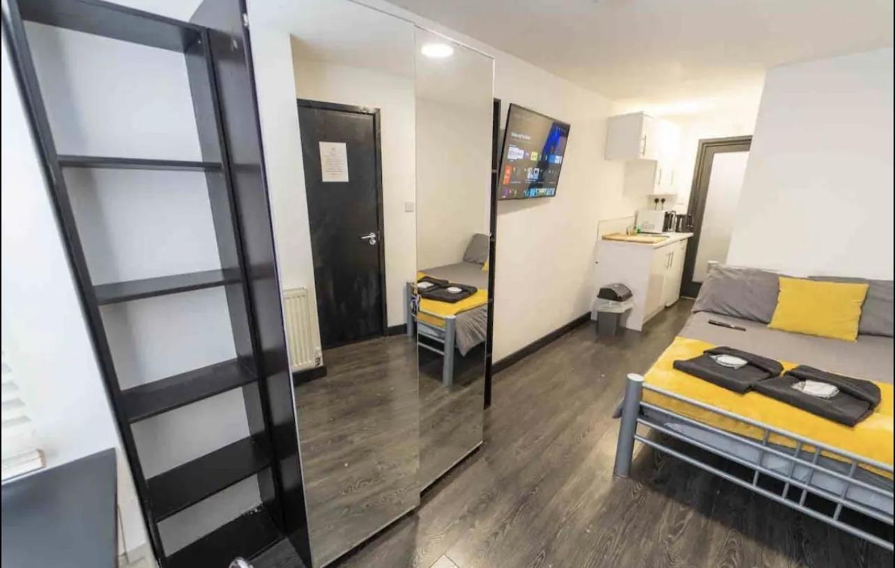 Staysa Equipped Studios Near Qe And Uob In Guesthouse Close To The City! Birmingham Exterior foto